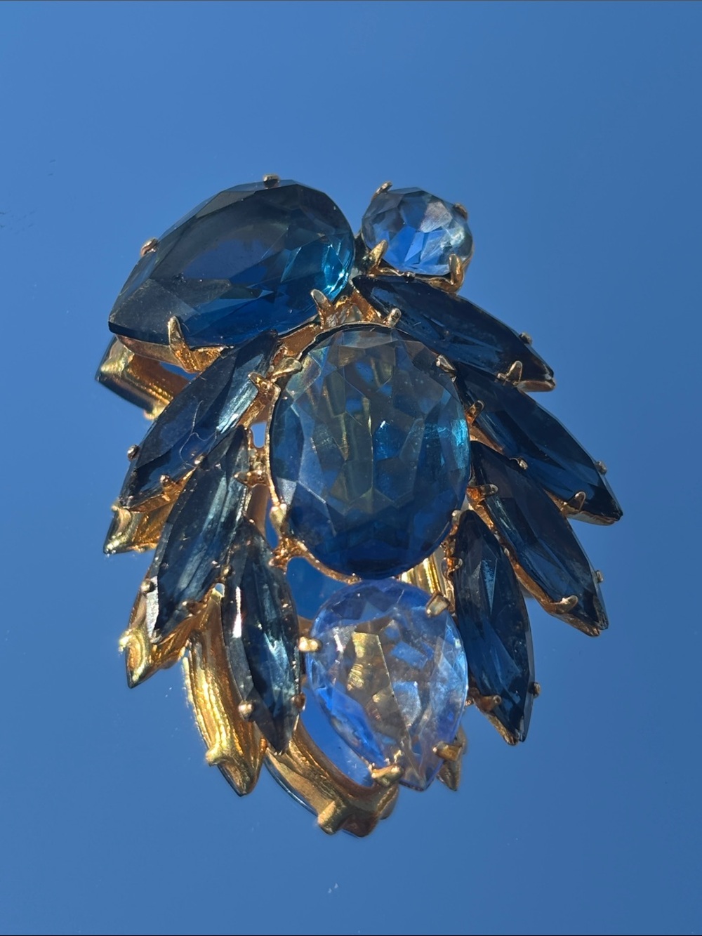 Gold-Tone Blue Crystal Cluster Brooch - Elegant Navy & Sapphire Accent